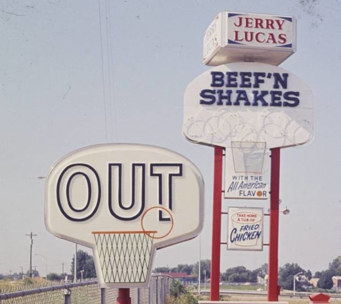 L'enseigne d'une franchise Jerry Lucas Beef'N Shakes