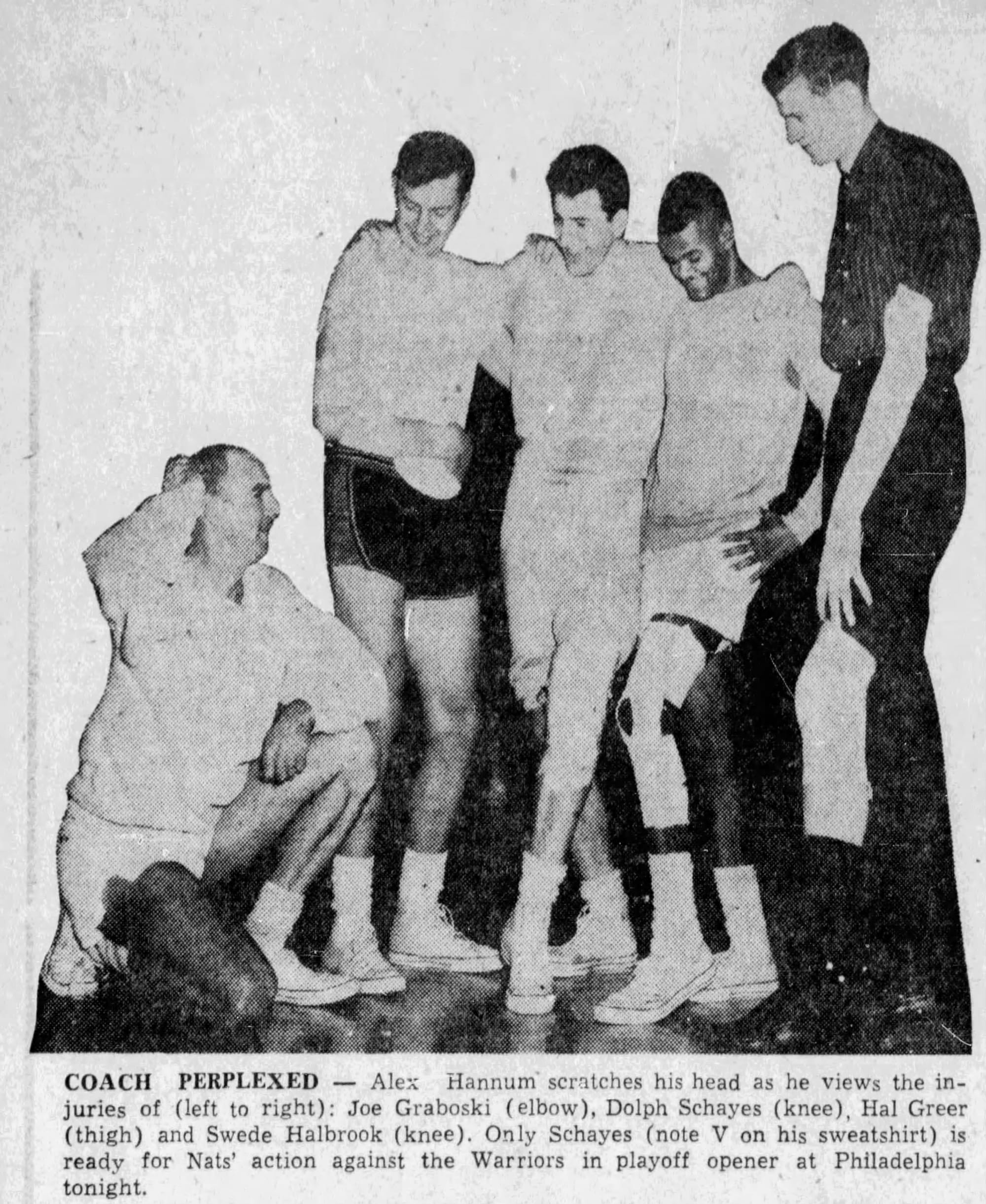 Alex Hannum se gratte la tête, il se demande comment faire avec autant de joueurs à l'infirmerie.